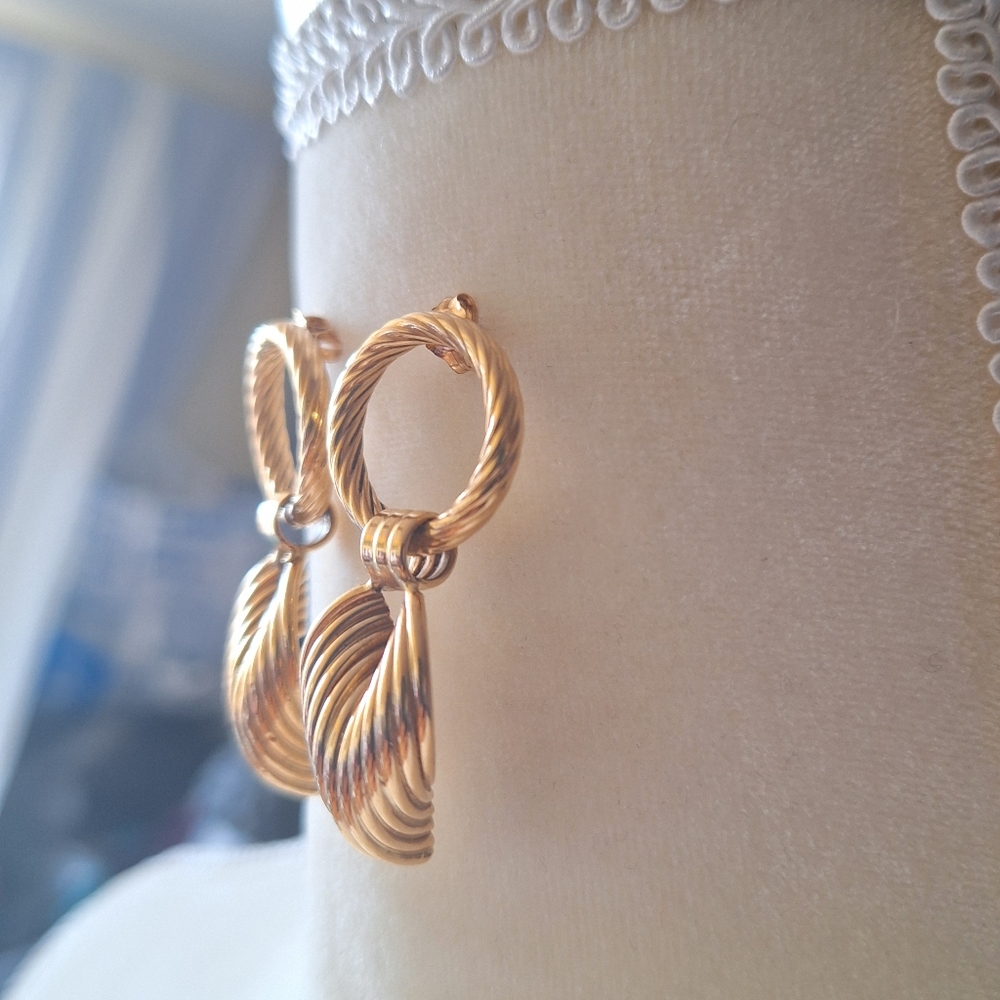 Vintage Earrings In 14k Yellow Gold - Picture 5 of 15